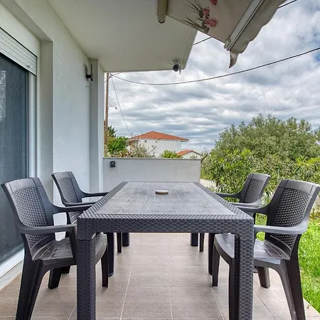Daire Sea View Garden Luxury By μρs *