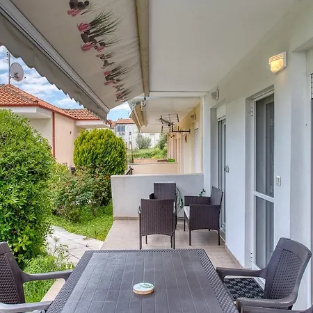 Sea View Garden Luxury By μρs Apartament